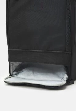 Pinqponq CUBIK MEDIUM UNISEX - Tagesrucksack - Rooted Black -Mode Verkauf 2914c6f1b6d04beeb76375c68e6cbffd