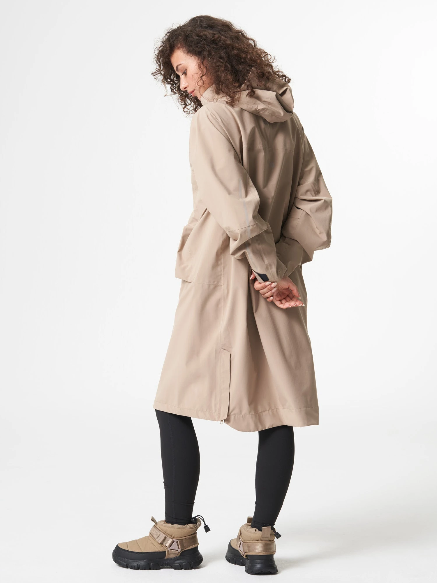 Pinqponq Aestech Rain Parka - Caramel Khaki (Unisex) 5 Pinqponq Aestech Rain Parka - Caramel Khaki (Unisex) – Bild 3