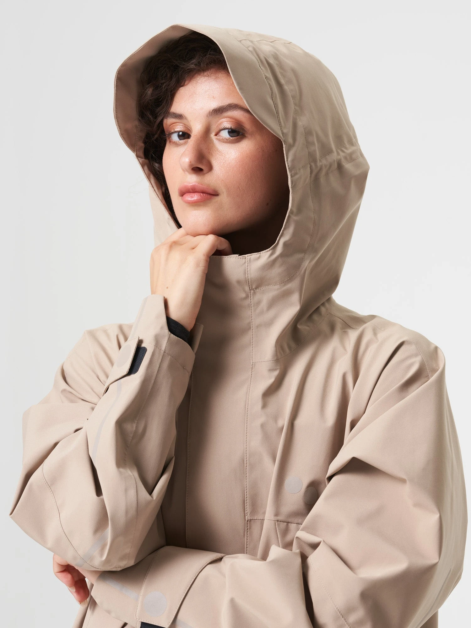 Pinqponq Aestech Rain Parka - Caramel Khaki (Unisex) 10 Pinqponq Aestech Rain Parka - Caramel Khaki (Unisex) – Bild 8