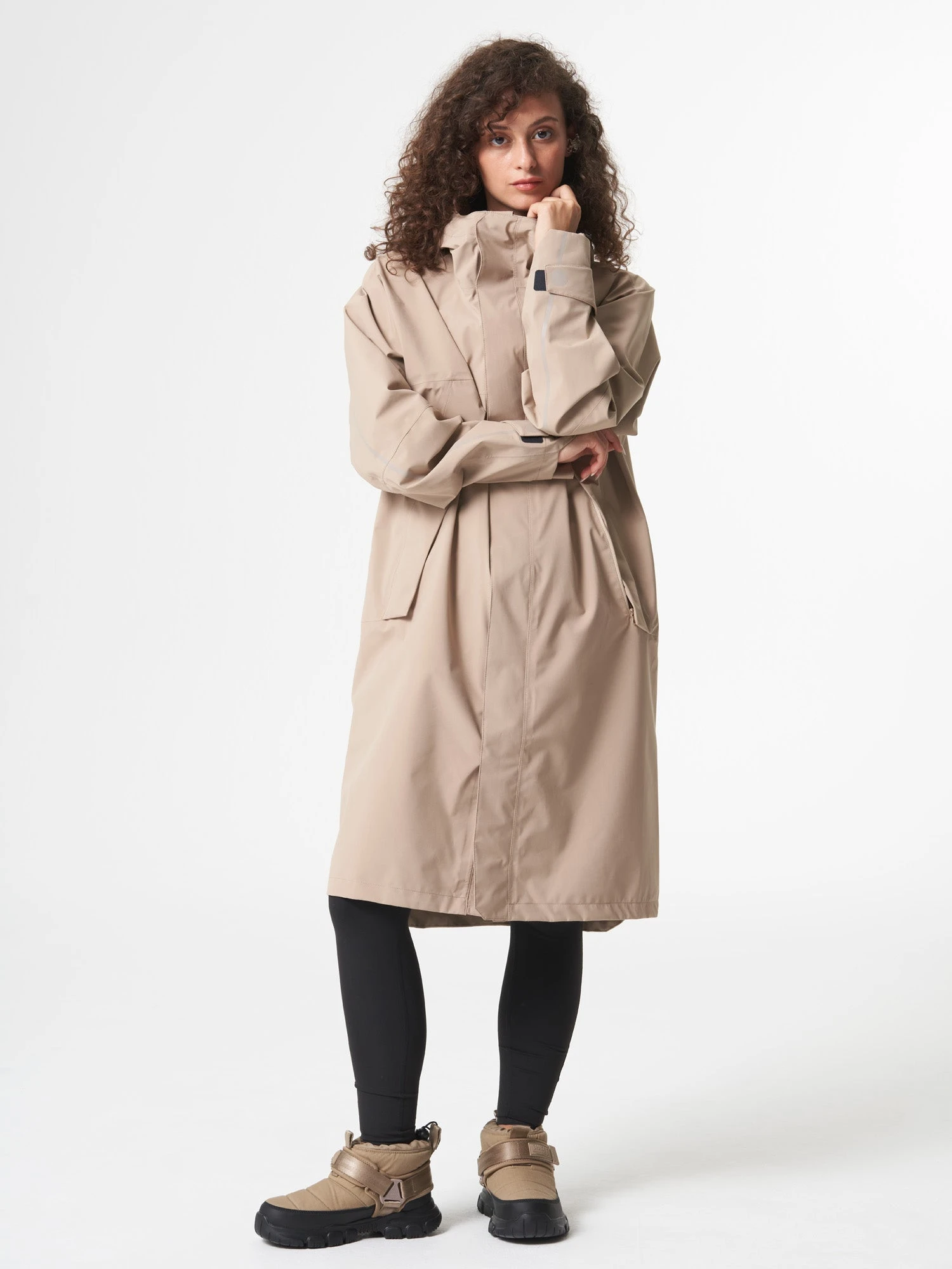 Pinqponq Aestech Rain Parka - Caramel Khaki (Unisex) 4 Pinqponq Aestech Rain Parka - Caramel Khaki (Unisex) – Bild 2