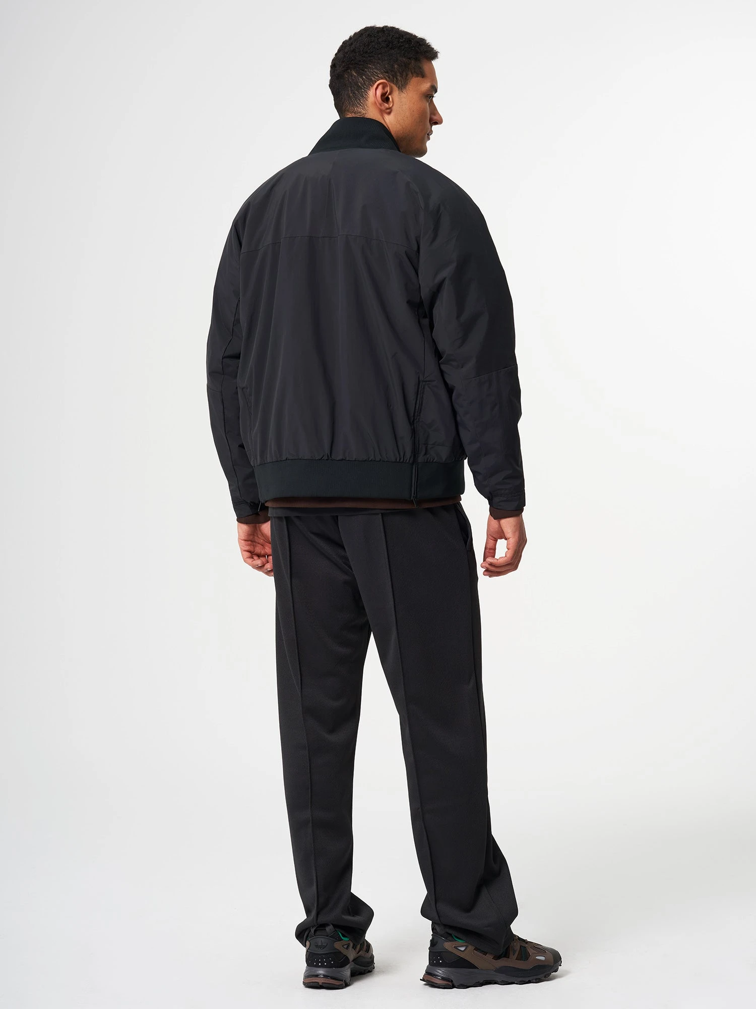 Pinqponq Light Bomber Jacket - Peat Black (Unisex) 4 Pinqponq Light Bomber Jacket - Peat Black (Unisex) – Bild 2