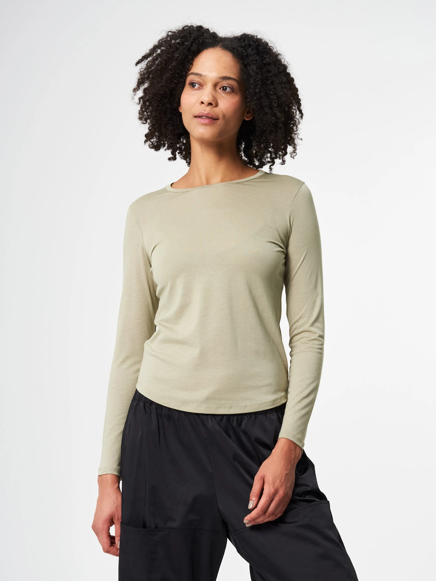 Pinqponq Longsleeve TENCEL™ - Wooden Olive (Female) 5 Pinqponq Longsleeve TENCEL™ - Wooden Olive (Female) – Bild 3