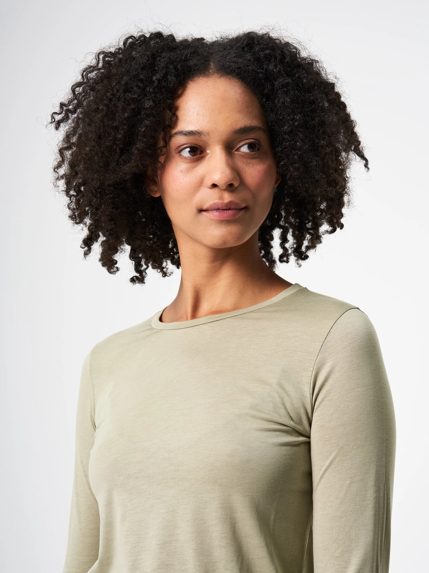 Pinqponq Longsleeve TENCEL™ - Wooden Olive (Female) 3 Pinqponq Longsleeve TENCEL™ - Wooden Olive (Female)