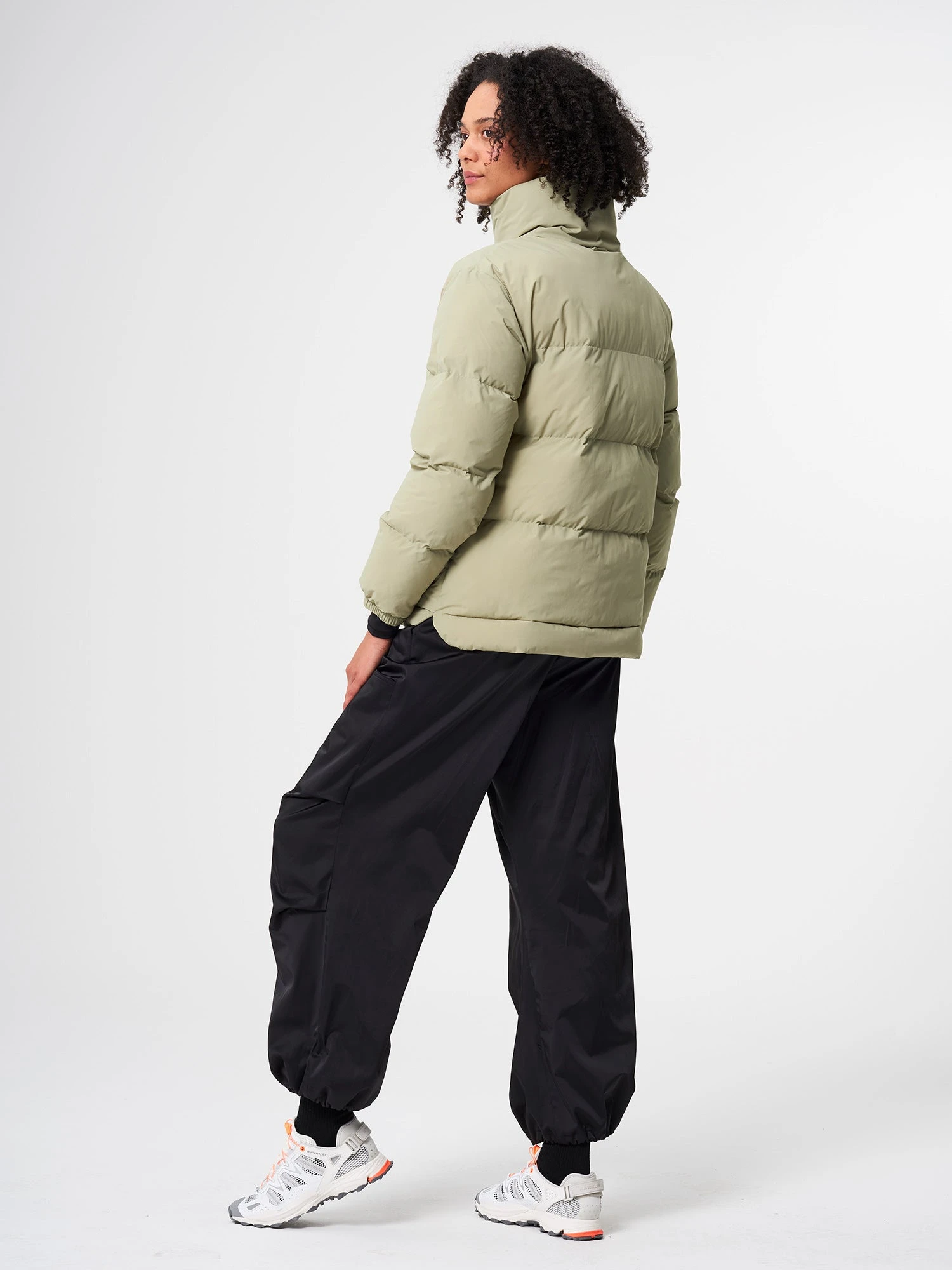 Pinqponq Puffer Jacket - Reed Olive (Unisex) 4 Pinqponq Puffer Jacket - Reed Olive (Unisex) – Bild 2