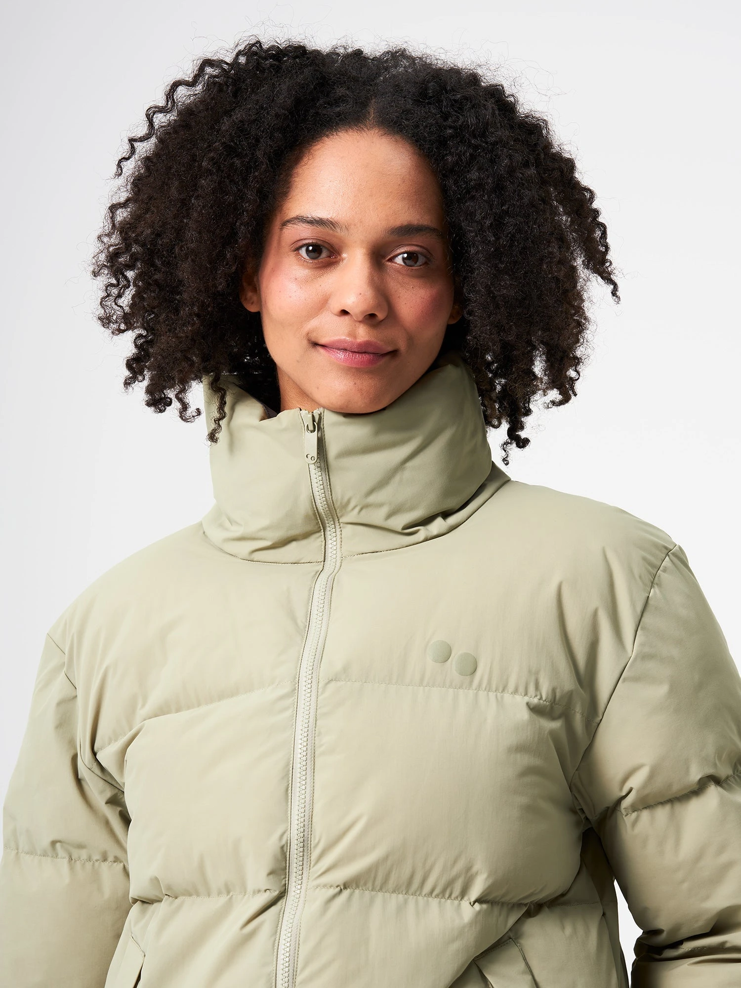 Pinqponq Puffer Jacket - Reed Olive (Unisex) 8 Pinqponq Puffer Jacket - Reed Olive (Unisex) – Bild 6