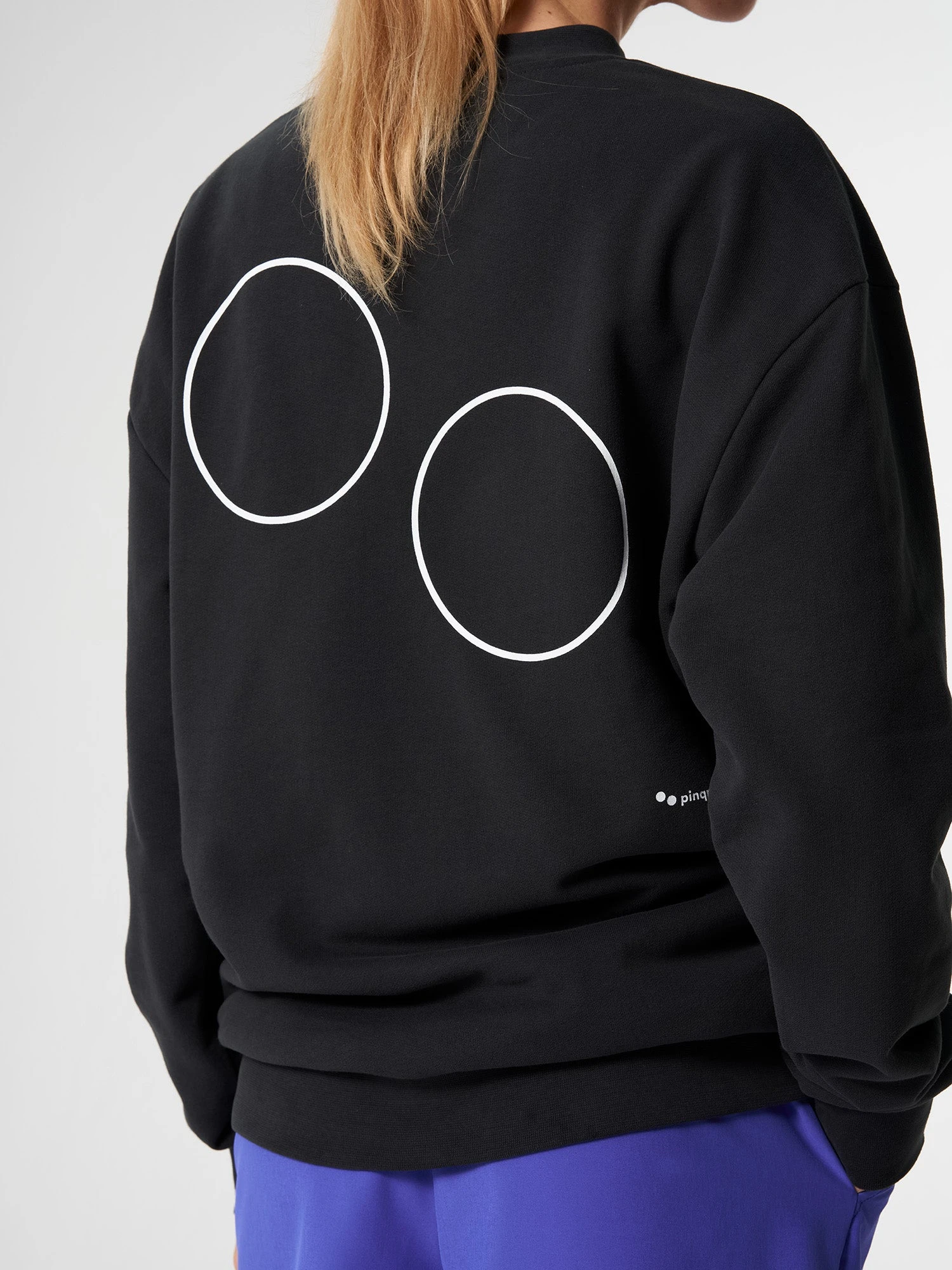 Pinqponq Sweatshirt - Circles Peat Black (Unisex) 8 Pinqponq Sweatshirt - Circles Peat Black (Unisex) – Bild 6