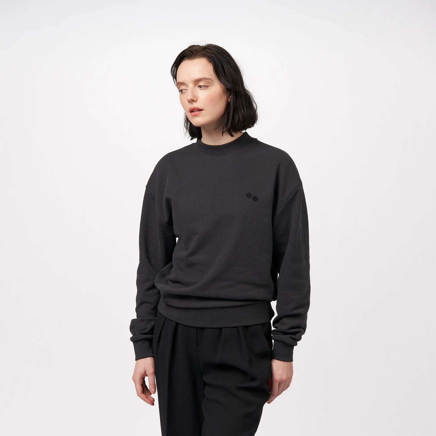 Pinqponq Sweatshirt - Peat Black (Unisex) 3 Pinqponq Sweatshirt - Peat Black (Unisex)