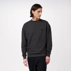 Pinqponq Sweatshirt - Peat Black (Unisex) 12 Pinqponq Sweatshirt - Peat Black (Unisex) -Mode Verkauf PPC SWT 101 801 pinqponq Sweatshirt Peat Black 55