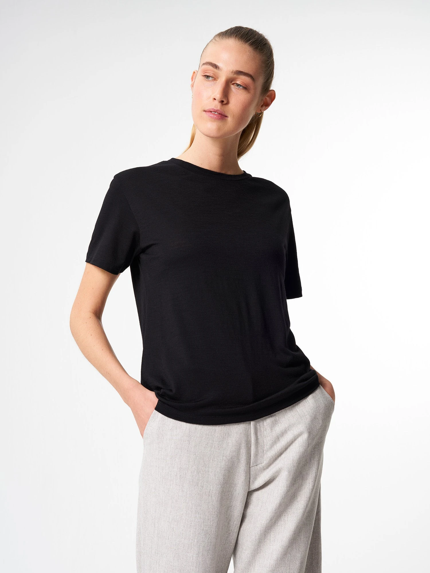 Pinqponq T-Shirt Merino - Sheep Black (Female) 5 Pinqponq T-Shirt Merino - Sheep Black (Female) – Bild 3