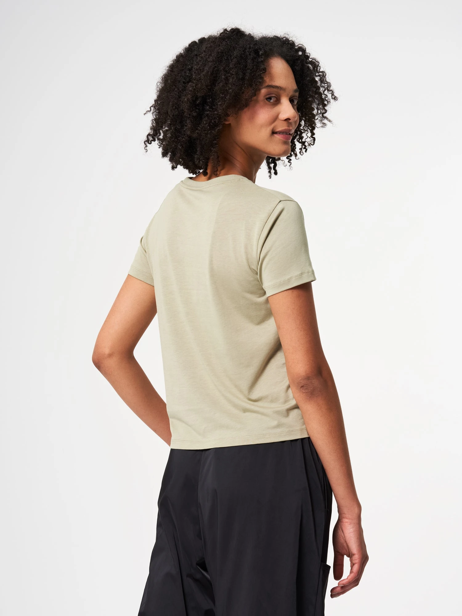 Pinqponq T-Shirt TENCEL™ - Wooden Olive (Female) 4 Pinqponq T-Shirt TENCEL™ - Wooden Olive (Female) – Bild 2