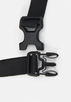 Pinqponq NIK UNISEX - Gürteltasche - Rooted Black -Mode Verkauf c842de80ad174c918b0392d0b905dabf